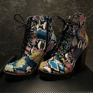 Multicolored booties